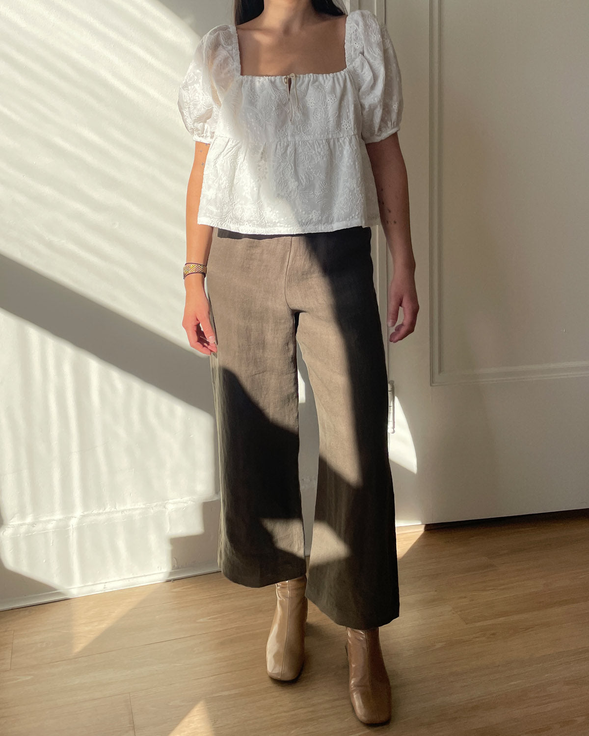 olive coloured elastic waist, cropped leg pants