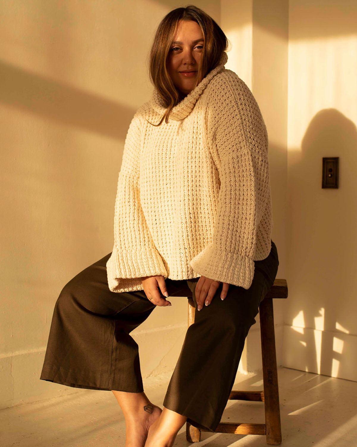cream mockneck sweater made from cotton, wide sleeves