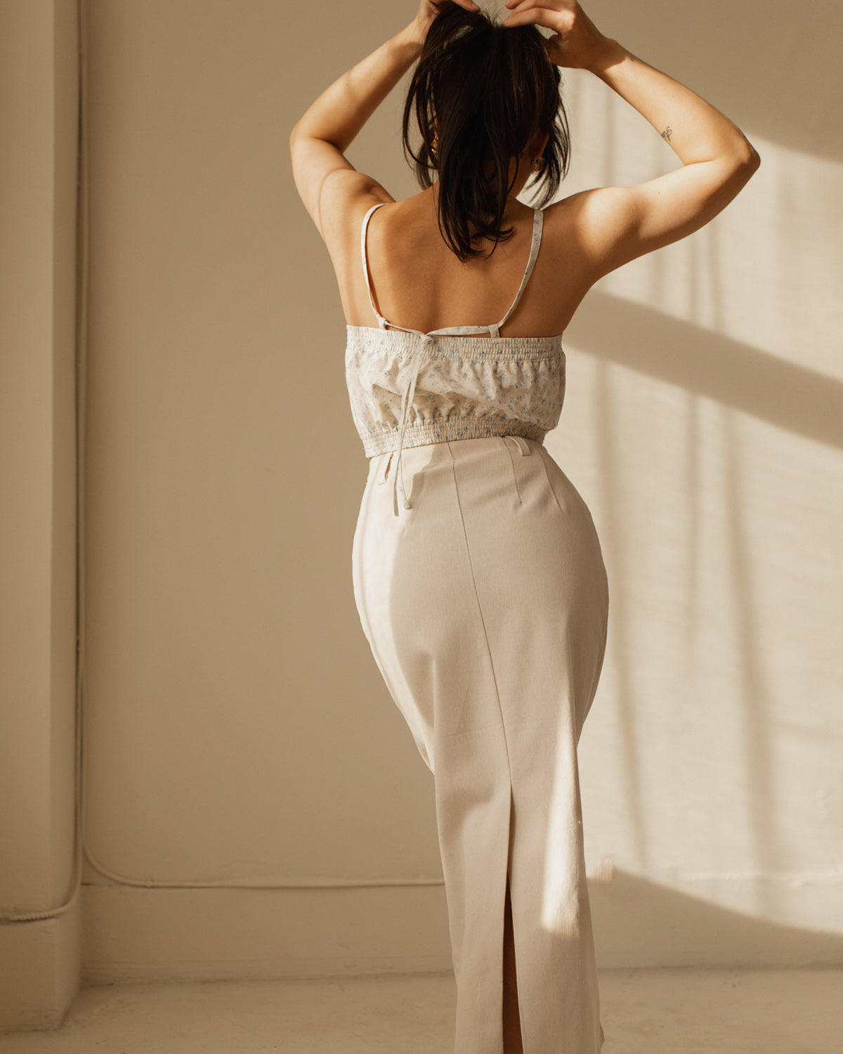 creamy white pencil skirt with zipper front with pockets