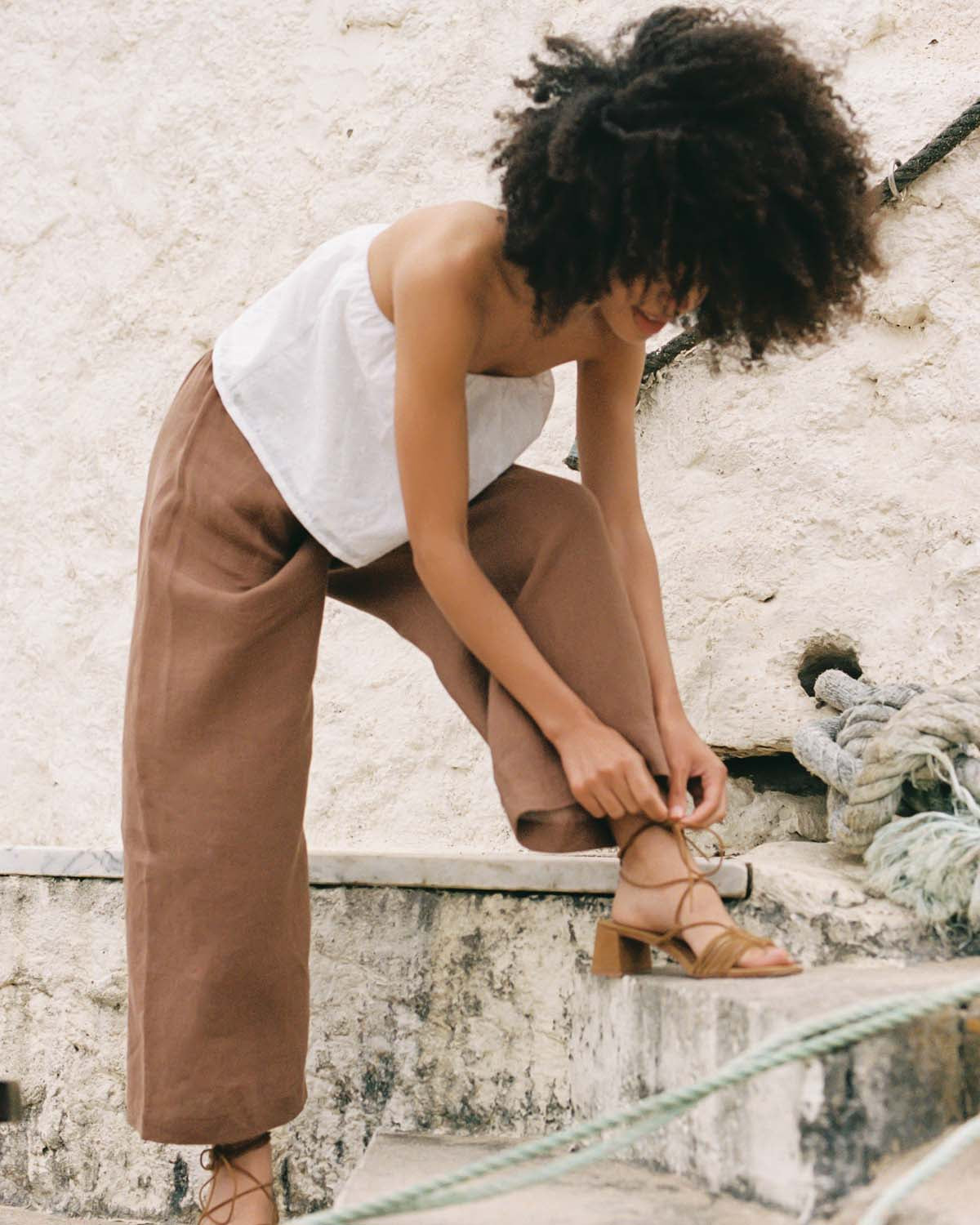 high-waisted, wide leg pants in chocolate linen