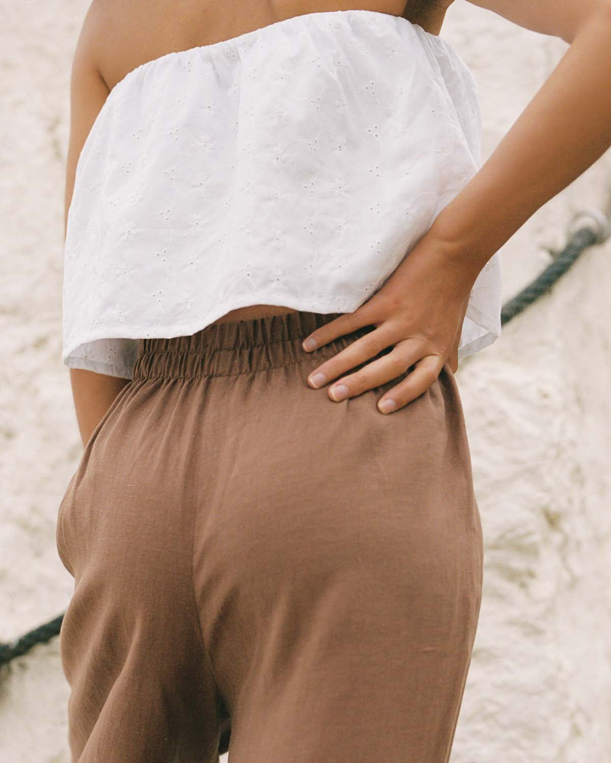 high-waisted, wide leg pants in chocolate linen