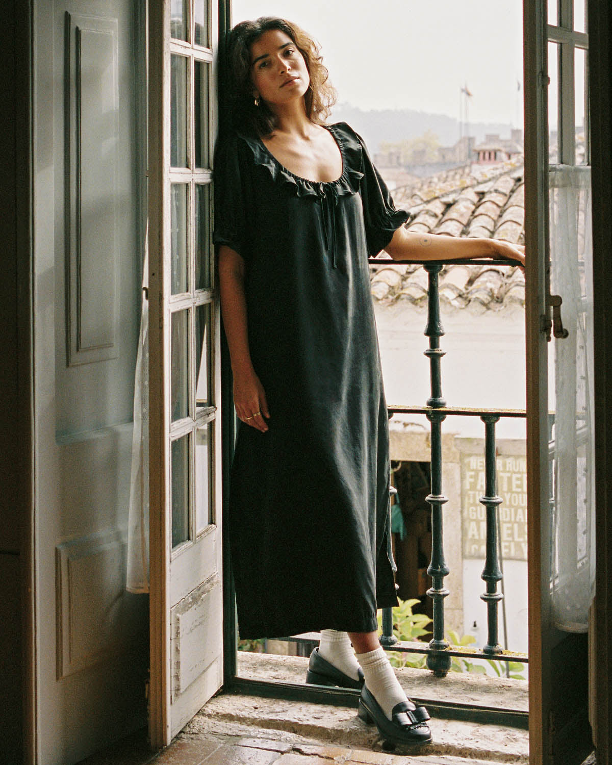 Doll Allongée | Smoky Black