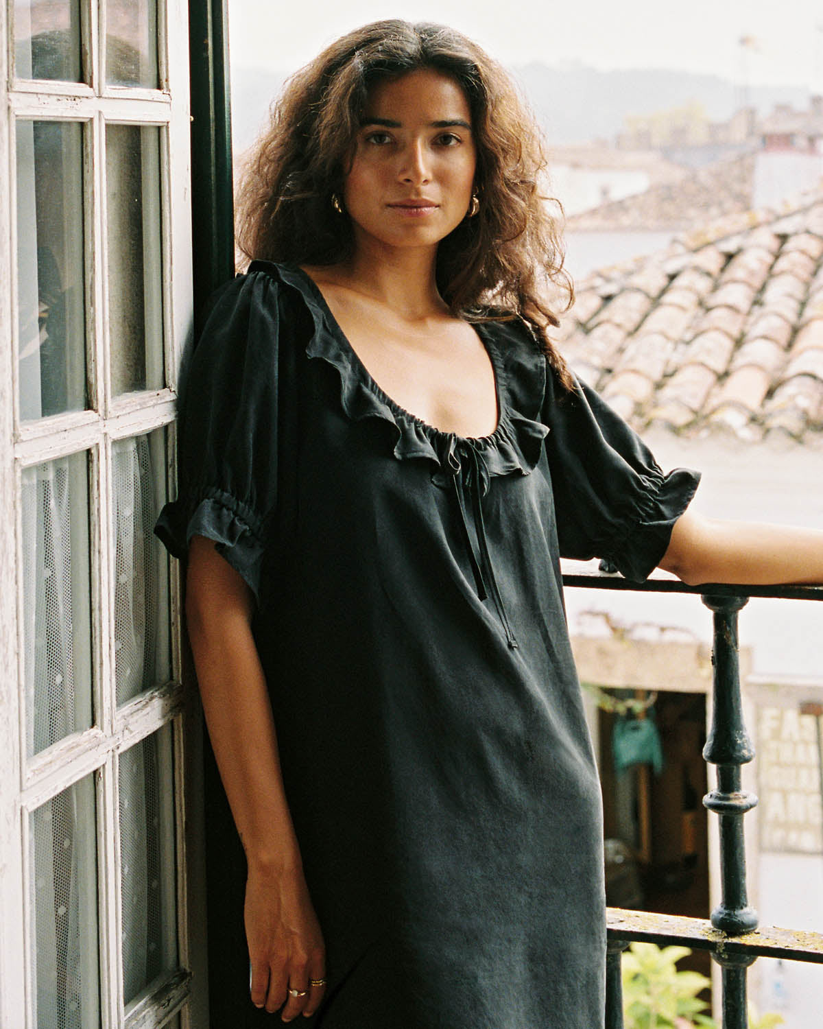 Doll Allongée | Smoky Black