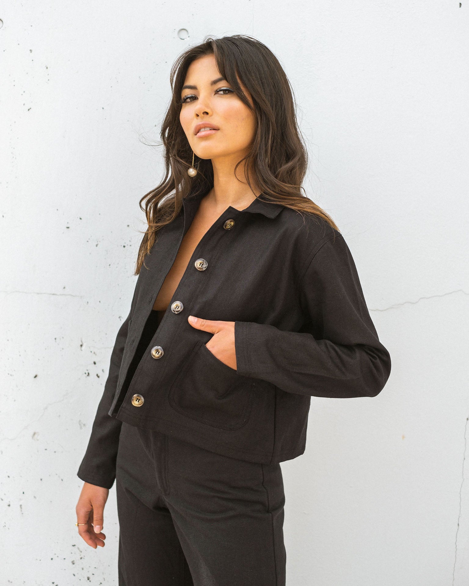 black cropped hemp and organic cotton jacket with front pockets