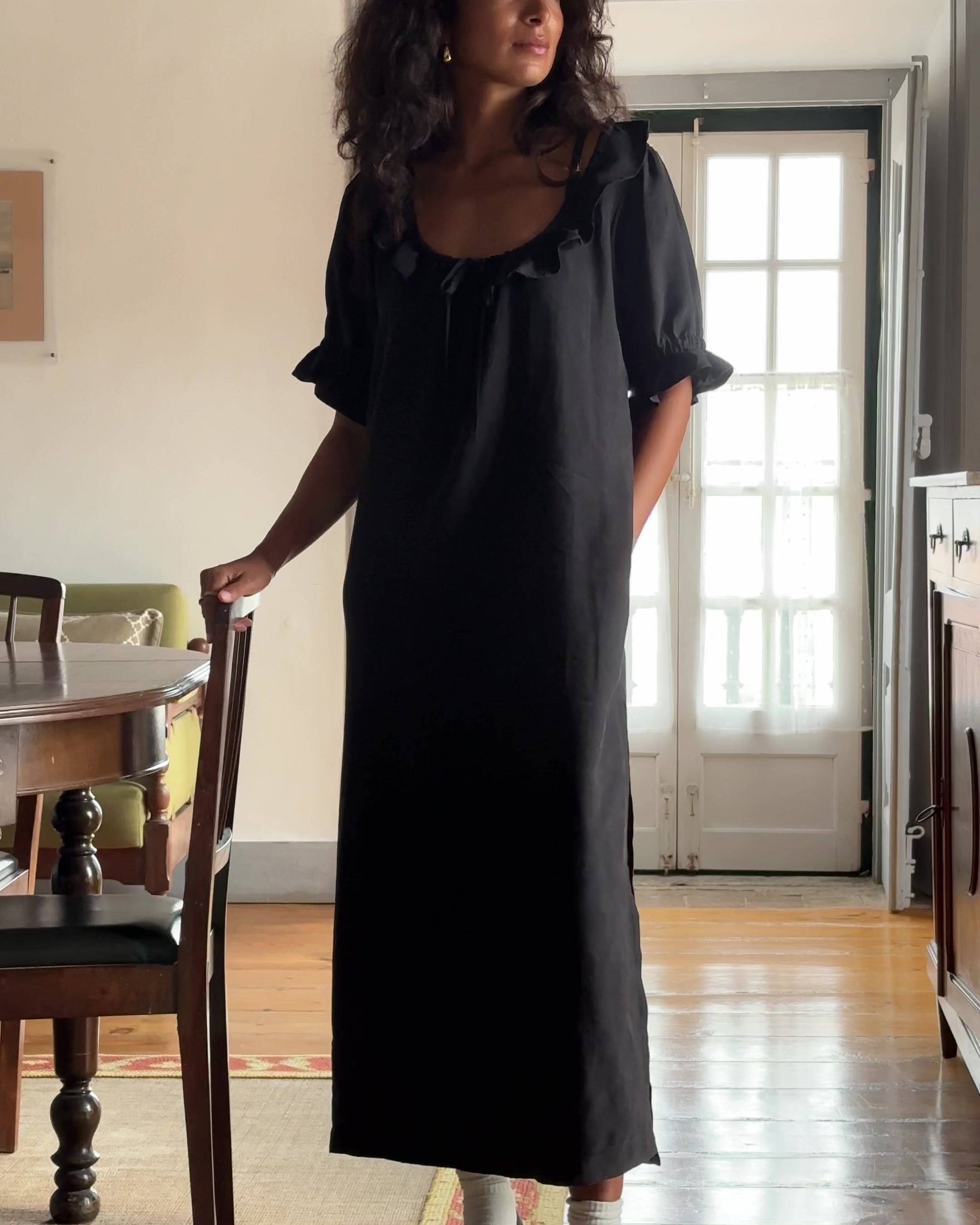 Doll Allongée | Smoky Black