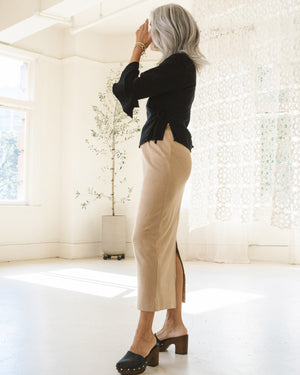 light brown skirt with elastic waistband, made of organic cotton